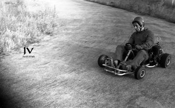 Miguel Tapias probando uno de sus primeros karts. Igualada, 11 de agosto de 1968 (Foto: Jordi Viñals)